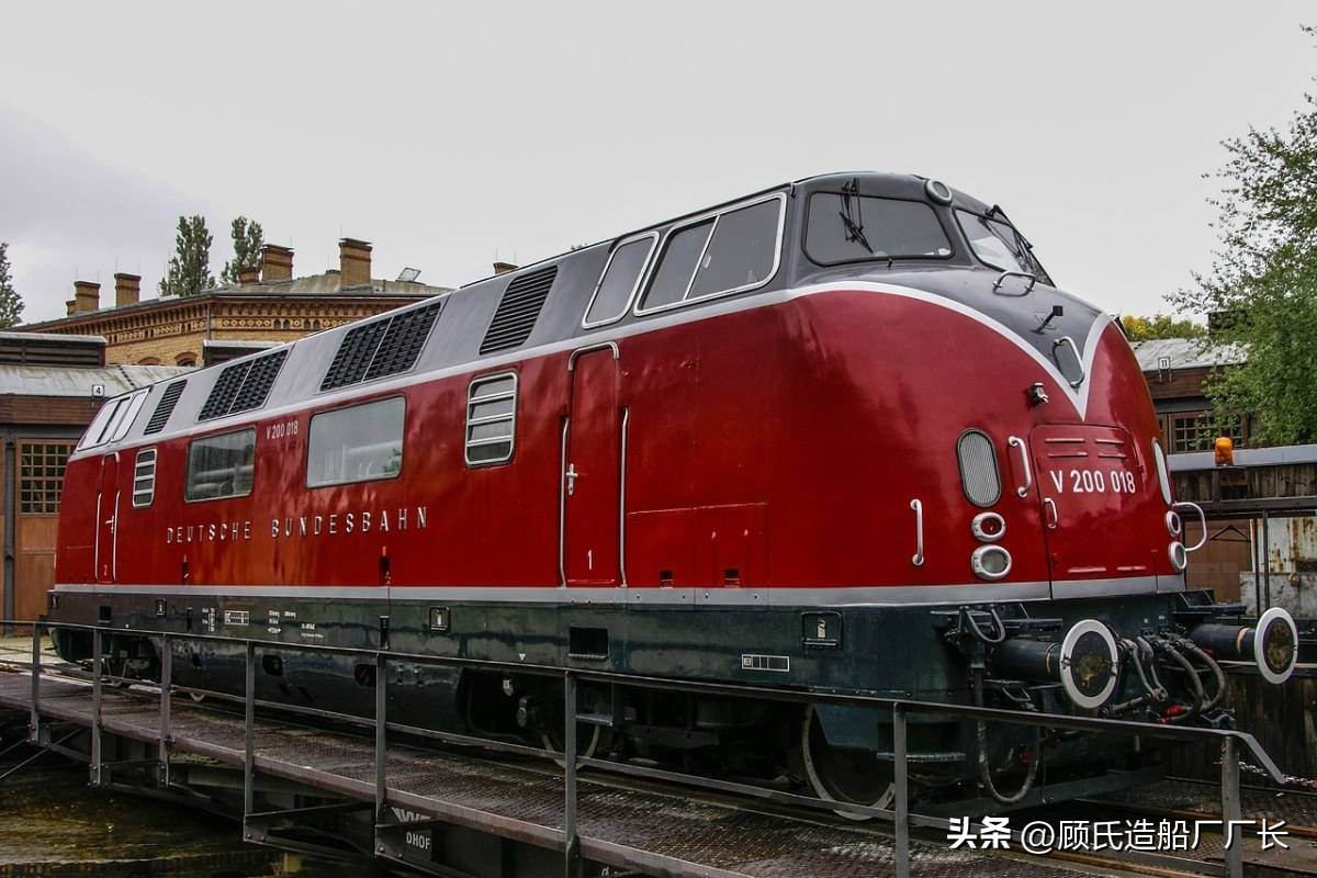 神舟卫星飞天,东方红一号卫星在太空飞行视频