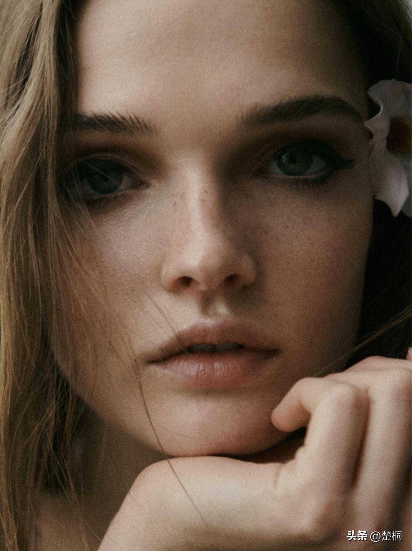 美国超模露露·坦尼，麦西姆杜特夏季新品宣传摄影