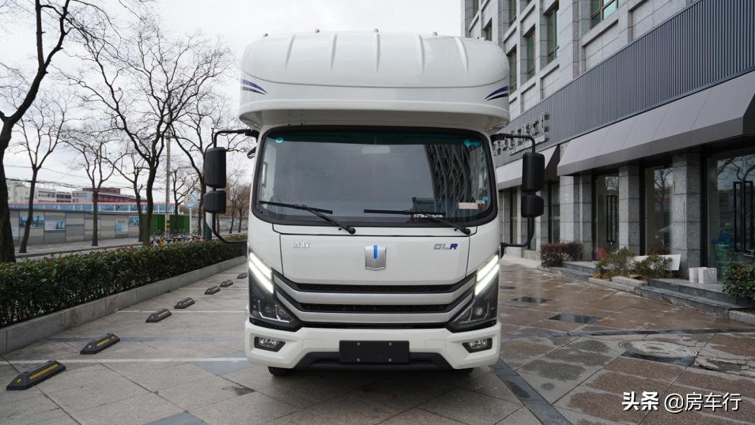 上汽跃进s1002.3t平头轻卡房车,2021年可可西里轻卡5.2t房车