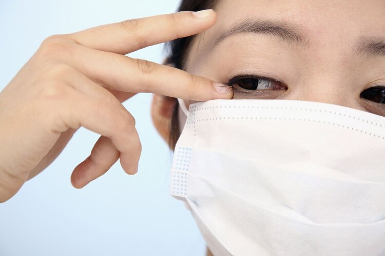 风水学讲右眼上眼皮跳是怎么回事,为什么许多人说左眼跳财右眼跳灾