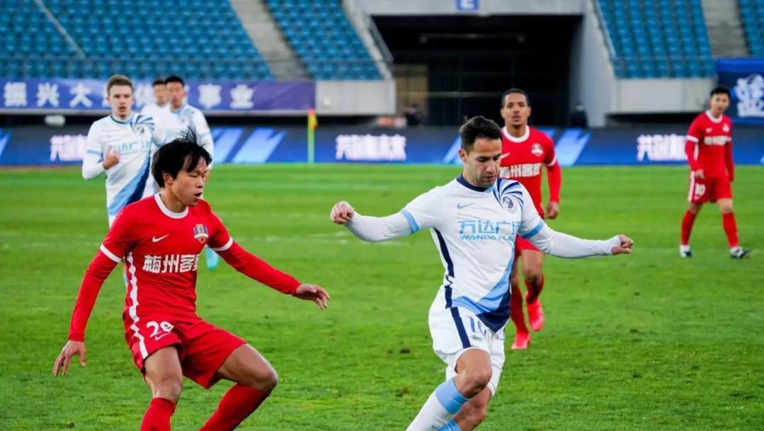 中超泰山击败河北队复盘,海港vs泰山费莱尼逃过红牌