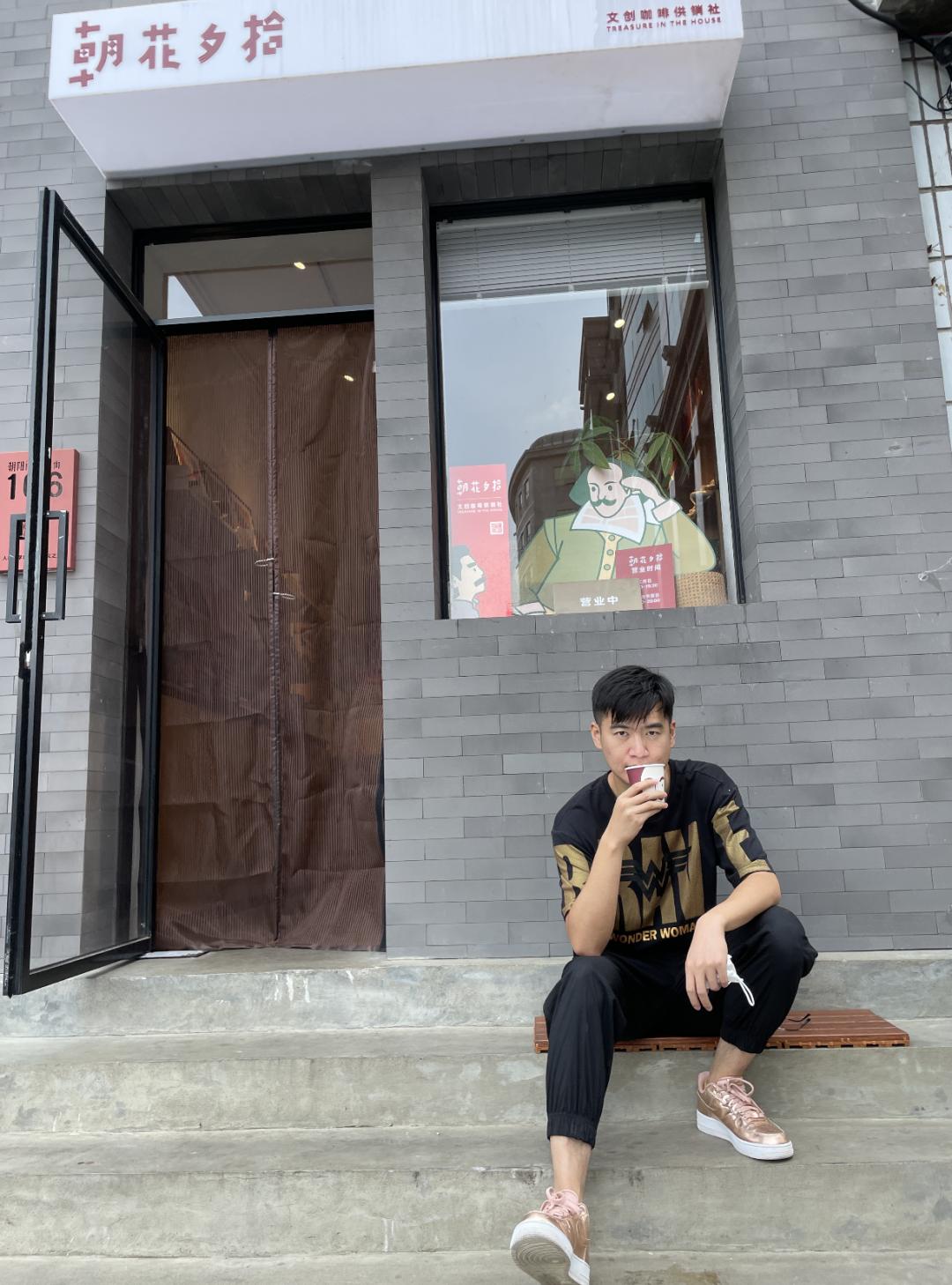 今天我们小张旗鼓地正式开业了