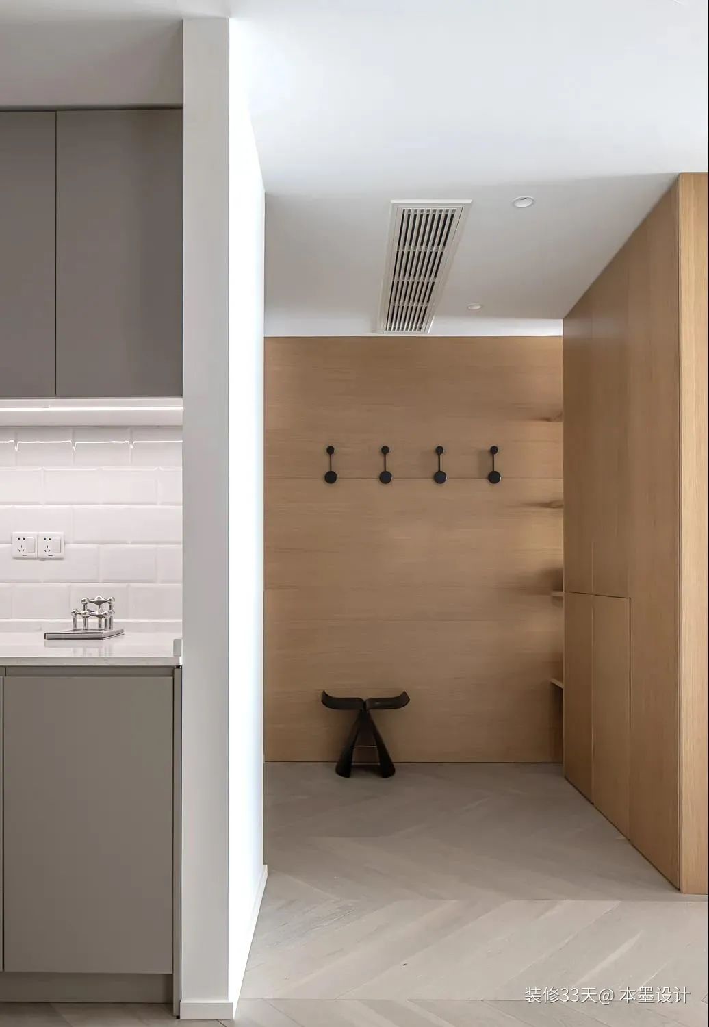 客厅超大储物柜改成衣帽间,客厅小房间改衣帽间