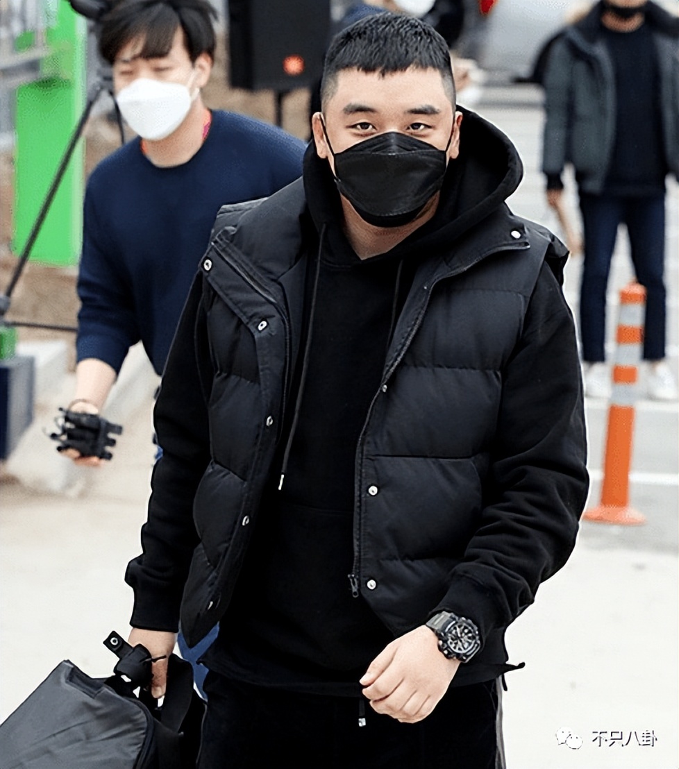 玩咖人设不改，出狱后他的生活更滋润了？