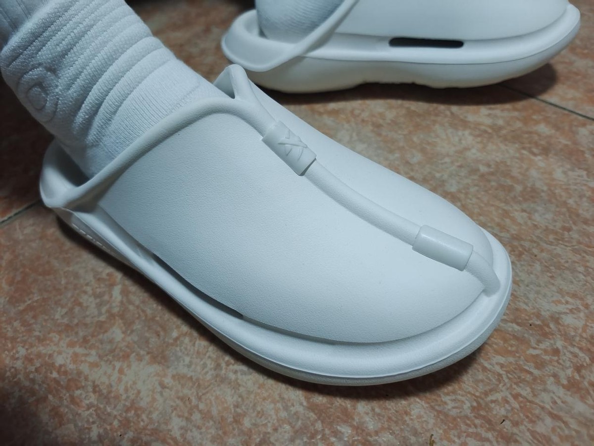 中国风的凉拖,带标志的特步凉拖