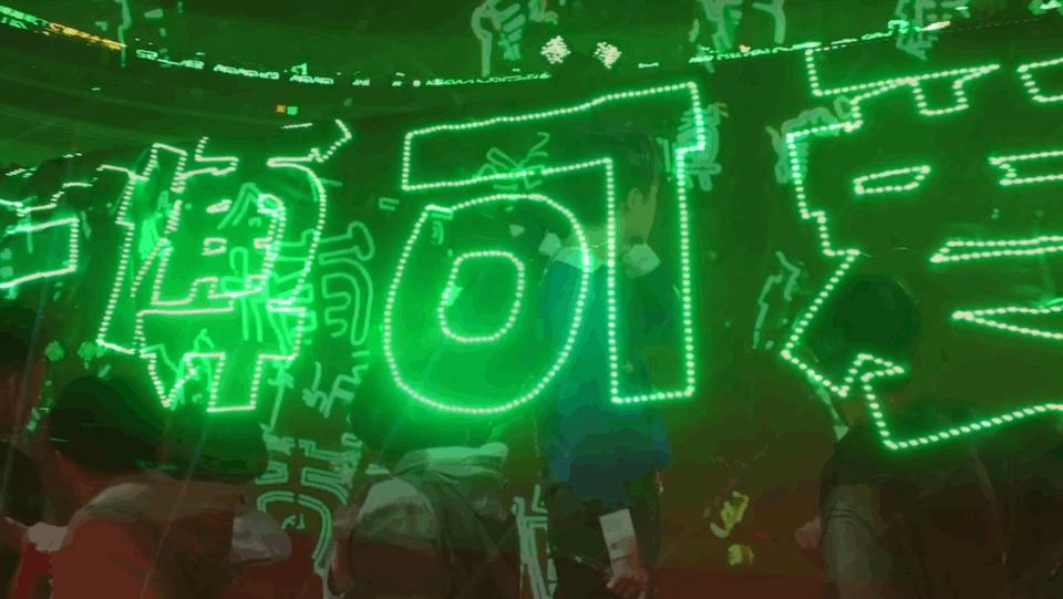 王一博回眸杀蓝湛,王一博跳舞杀马特