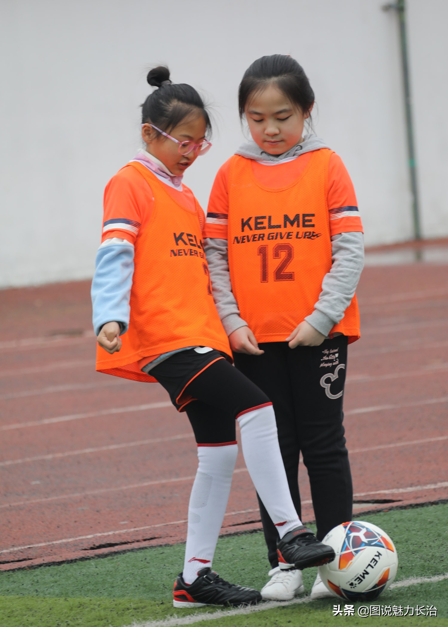 春雨助兴2022年亚足联女足日女孩足球节长治活动在东关小学举行