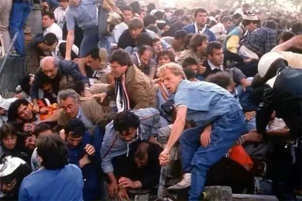 足球史上最悲惨的五大惨案,足球比赛球员严重受伤