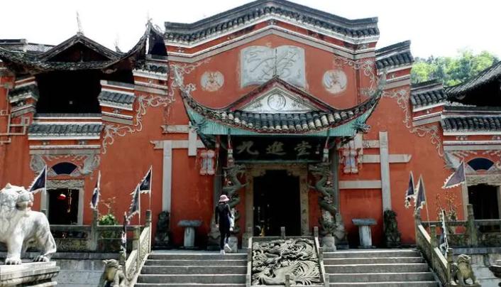 在湖北省，却一点也不“湖北”的恩施，简直是一座“神仙之城”