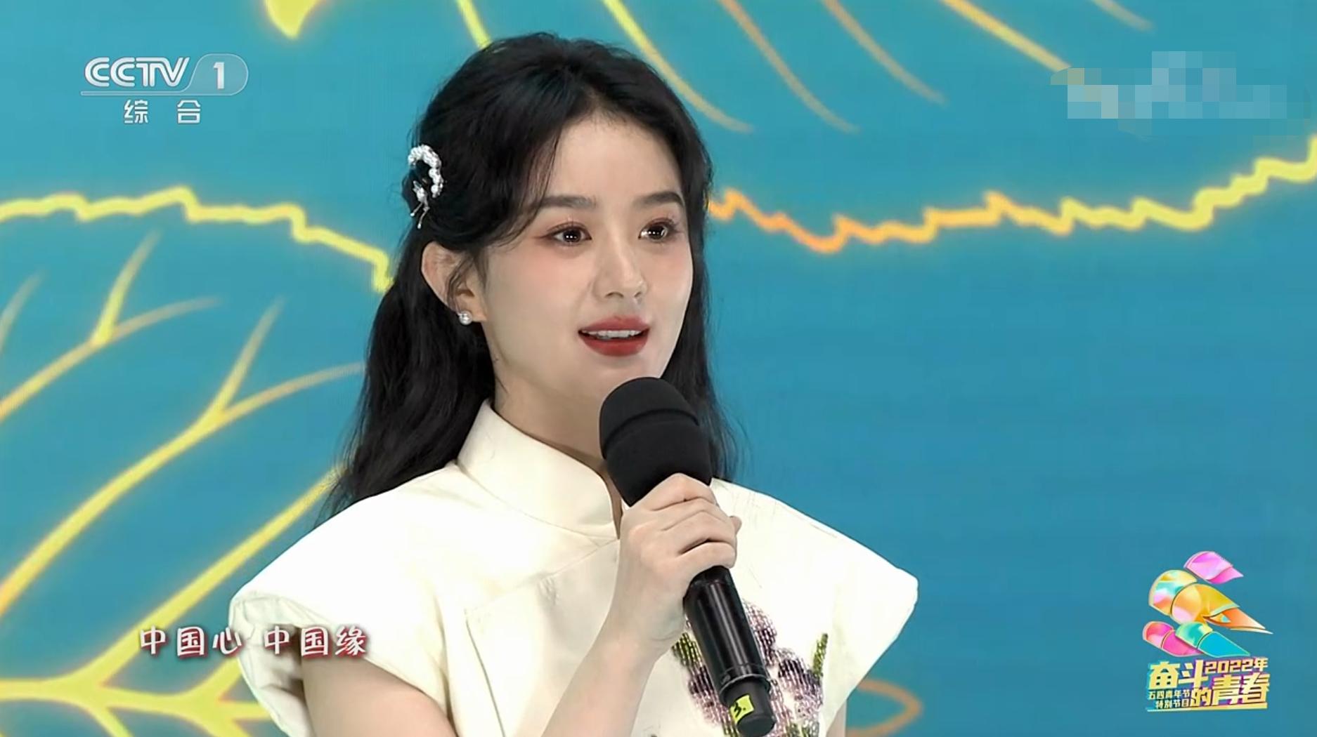 扛住了央视“照妖镜”,发胖的赵丽颖,打脸了那些说她整容的人