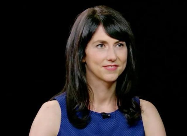 贝佐斯麦肯齐离婚分了多少钱,麦肯齐处理离婚方式让男人们敬佩