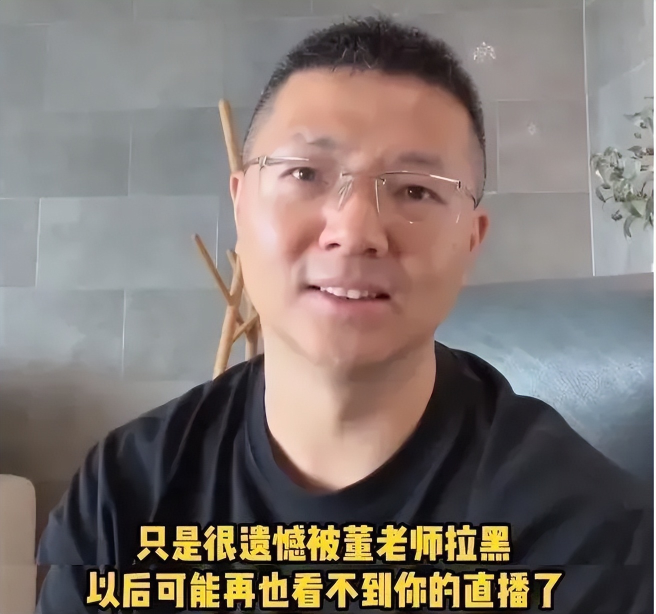 校园贷鼻祖“碰瓷”东方甄选，一场“撒币”与文化的比拼