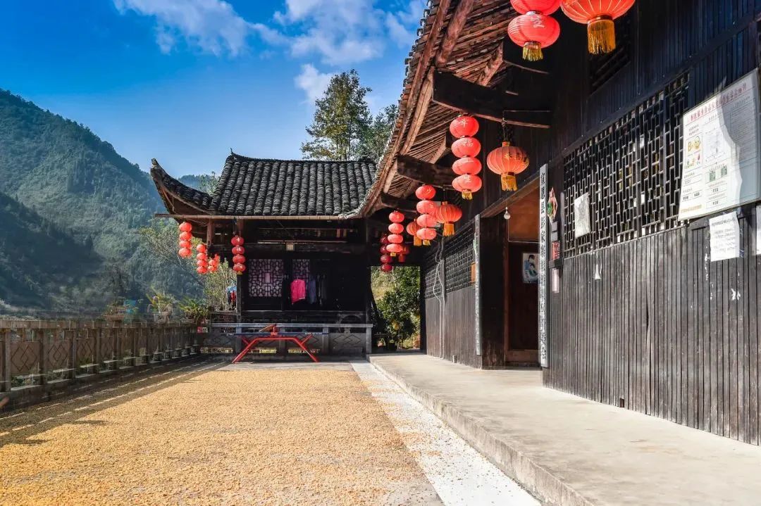 湖北恩施夏季热吗,湖北恩施人间仙境图片