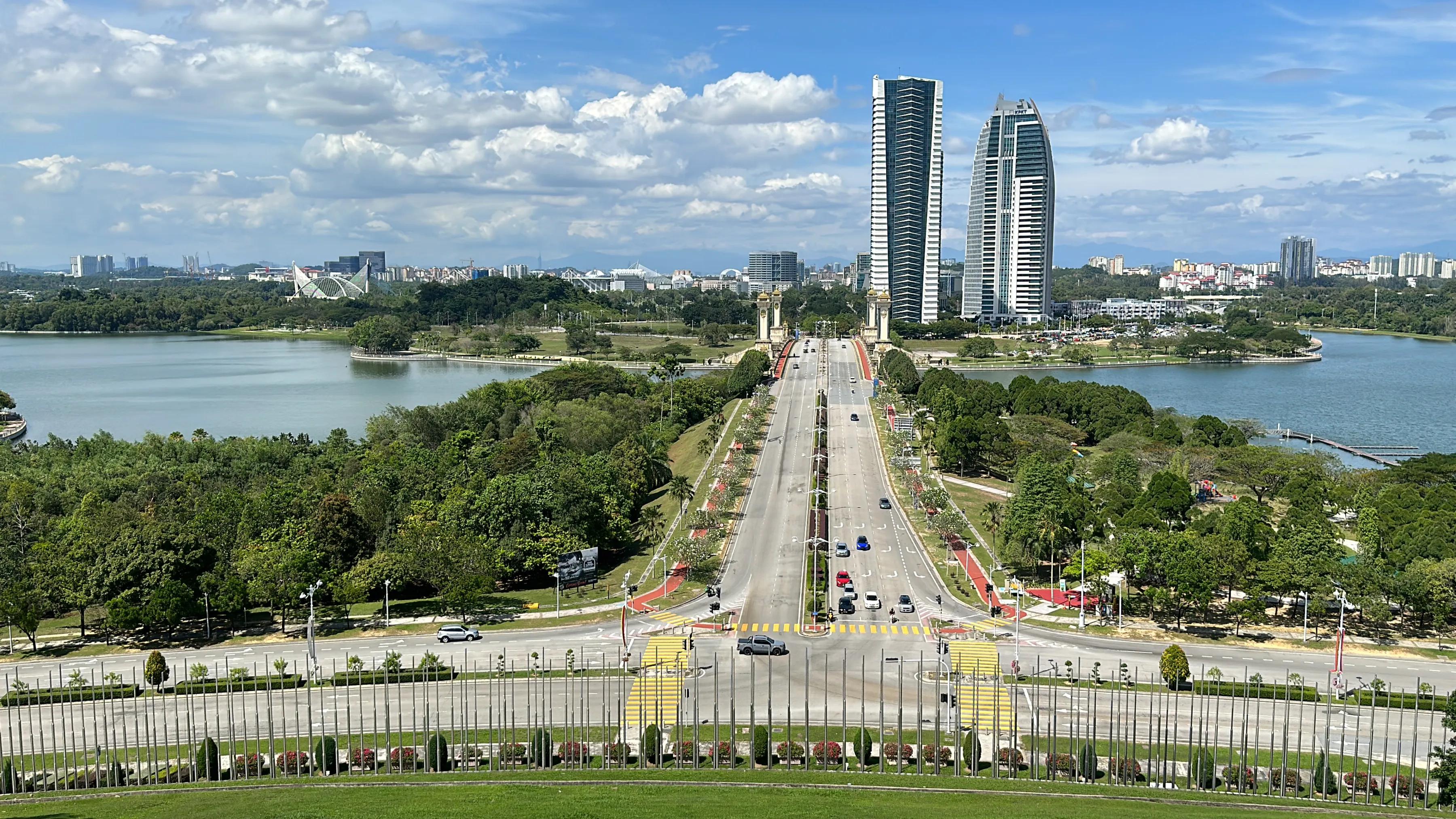 才知道吉隆坡行政中心“搬家”了，原因竟然是怕官员迟到，牛了