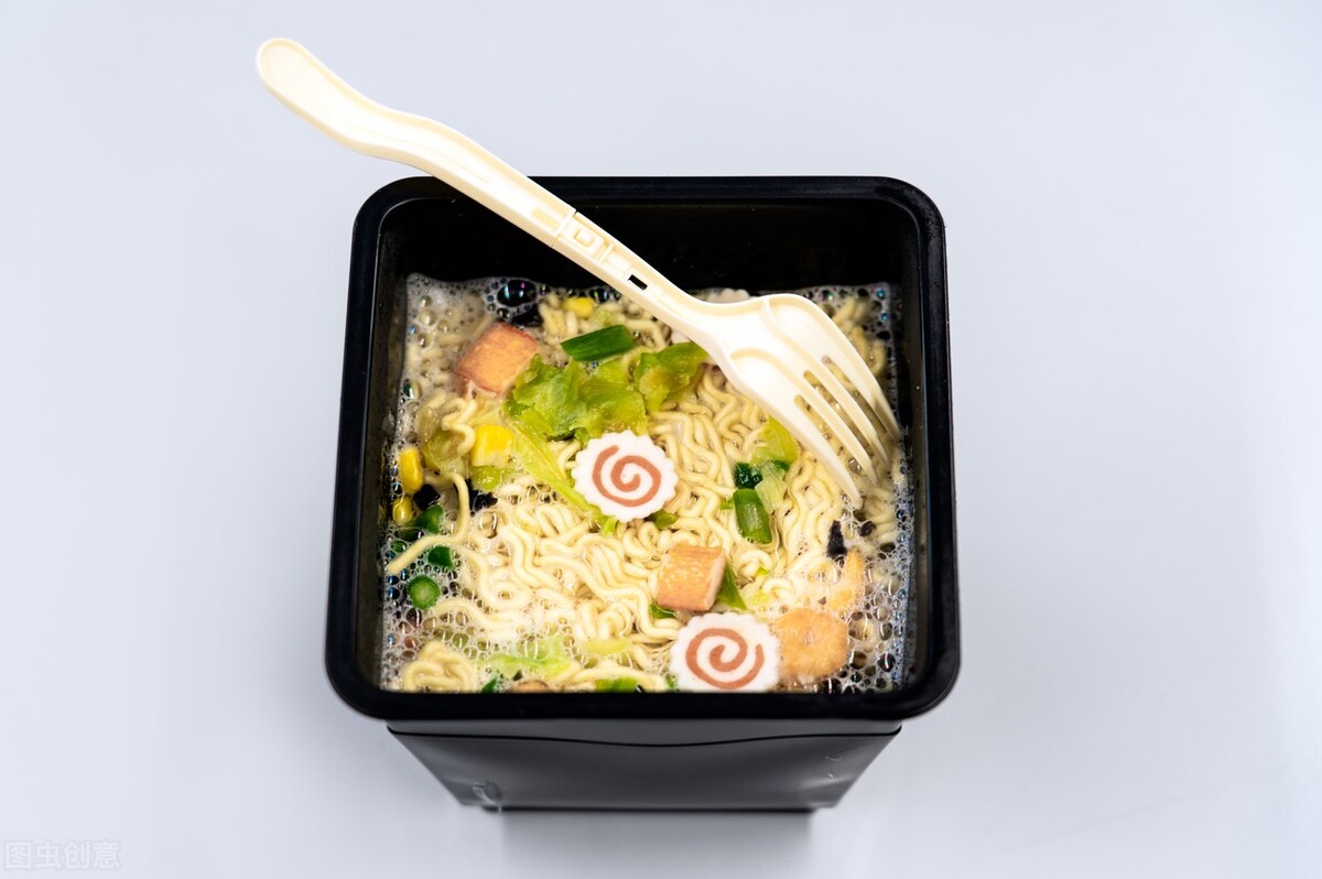 这才是吃方便面的正确方式,临期方便面可以大胆放心吃吗