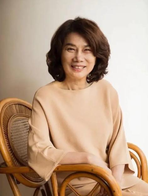 江苏女首富第一名,身价千亿的中国女首富