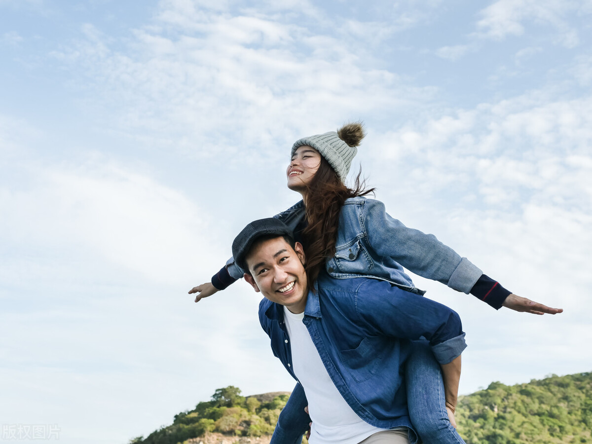 故事:被白莲花*引勾**,心爱的总裁提退婚,我冷笑:谁还没个备胎呢