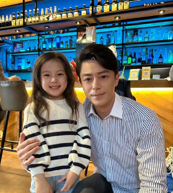 霍建华林心如带女儿海边游玩,林心如日本旅游视频