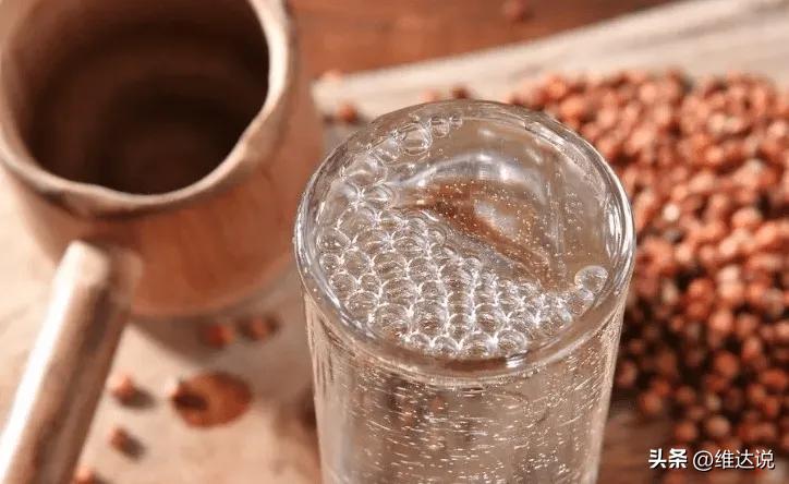 同为二锅头,“红星”和“牛栏山”谁更好喝?行家:不在同一层次