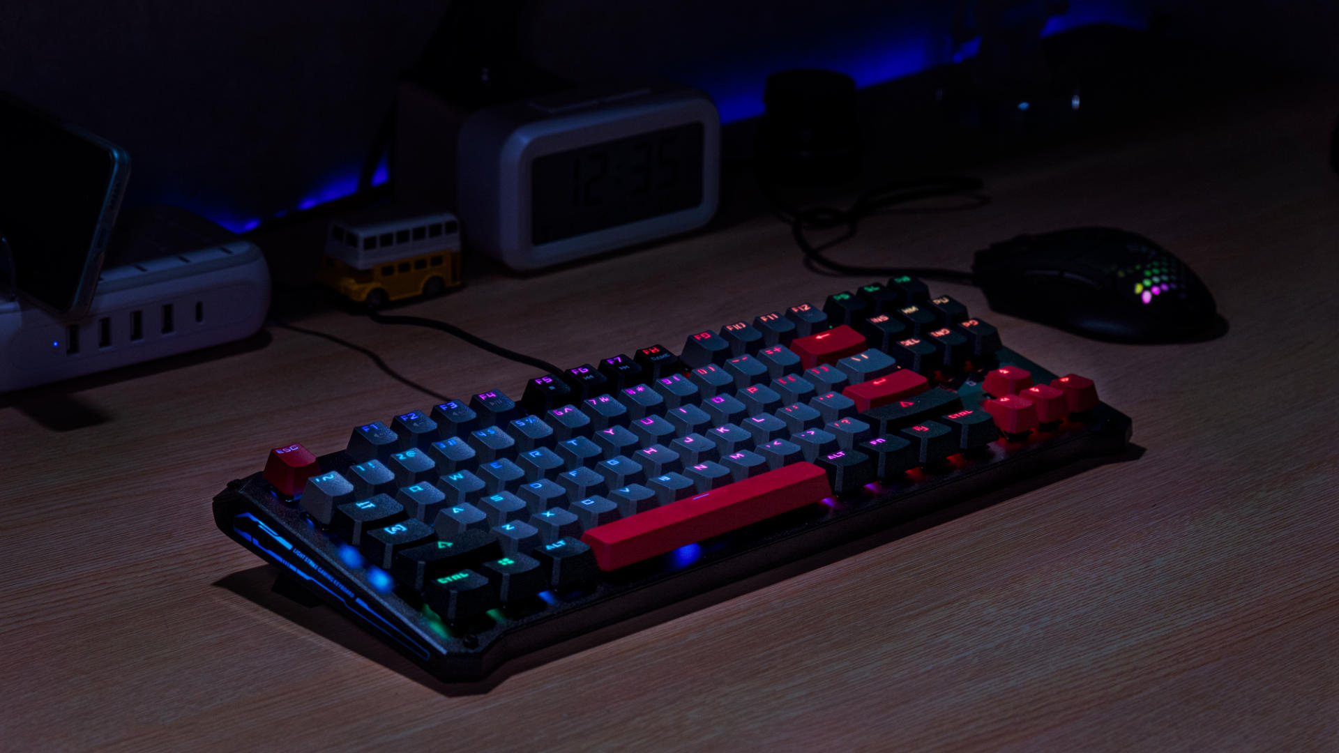 电竞机械键盘该有的样子，血手幽灵B930体验：极速响应，制敌机先