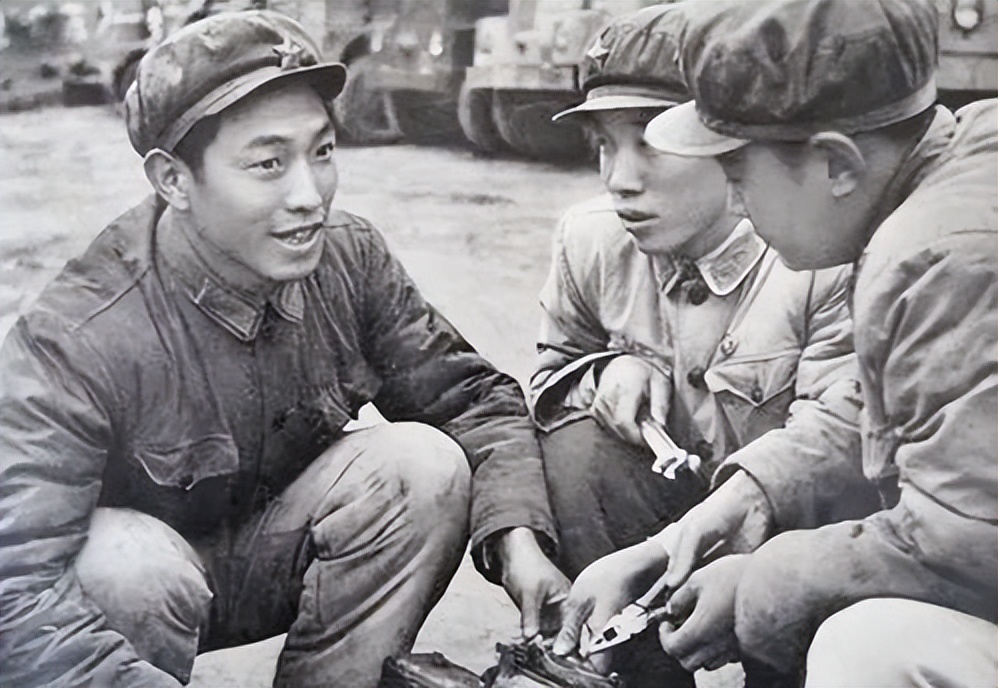 八路军科长被俘，假意娶汉奸之女，晚上试探出了姑娘的隐情