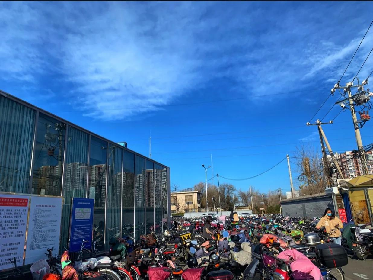 90后出摊卖煎饼月收入5万,一个人卖煎饼怎样月入上万的