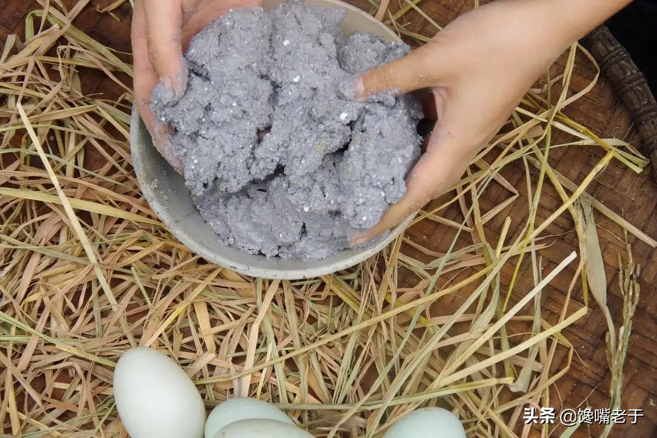 刚买回来的皮蛋还要煮吗,皮蛋蛋清部分化了能吃吗