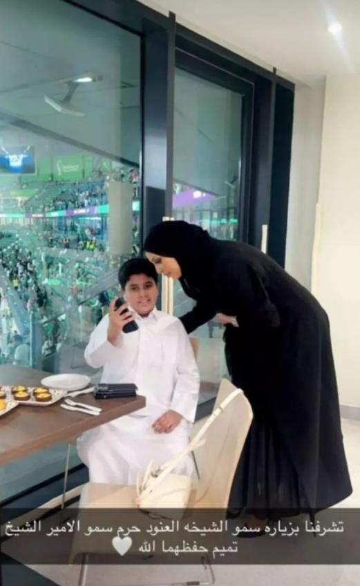 莫扎太后衣品,莫扎太后穿搭图片