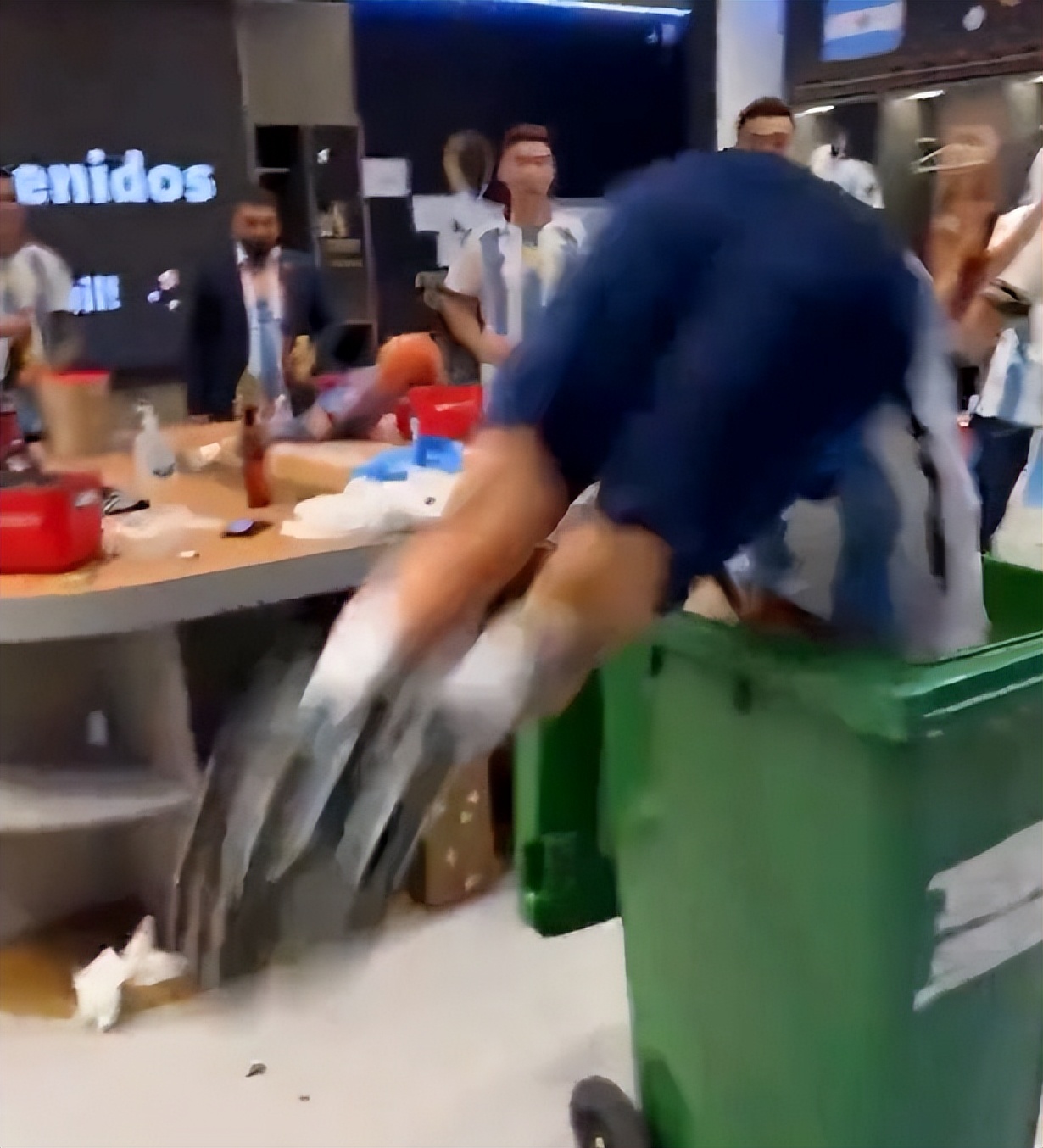 阿根廷夺得冠军更衣室庆祝,阿根廷庆祝梅西获得金球奖