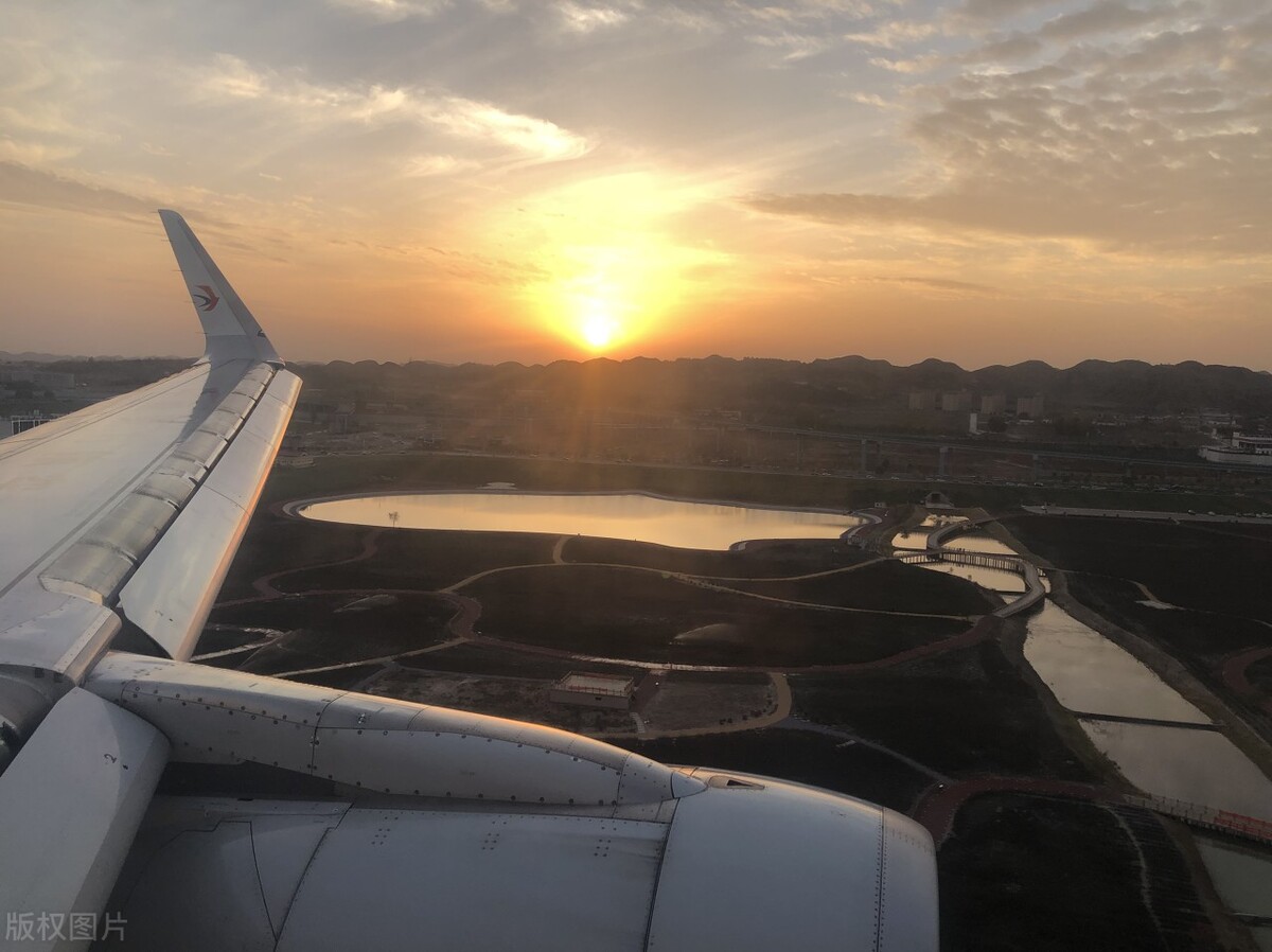 这个戈壁小城为何飞机、高铁、火车这么便捷