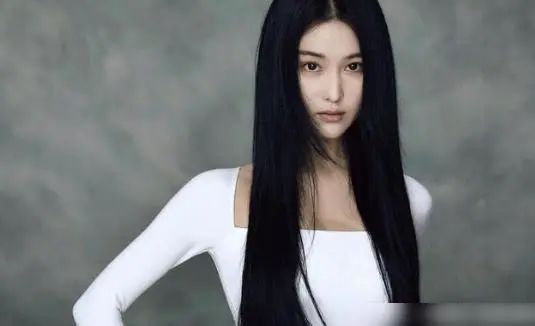 张馨予婚后紧身连衣裙,张馨予超紧身穿搭