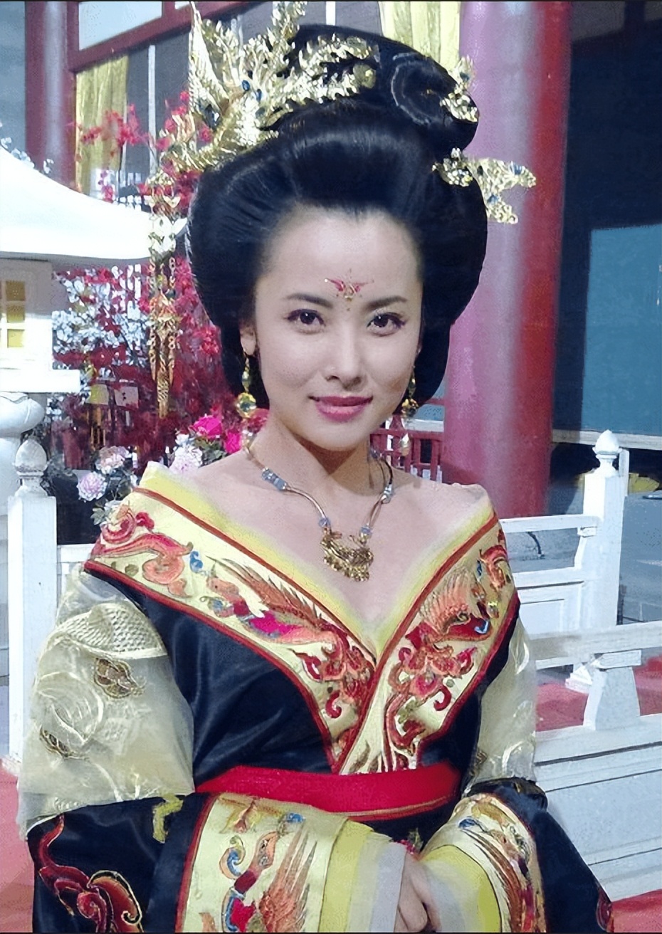 杨明娜年轻时的古装照片,杨明娜聊斋蛇妖