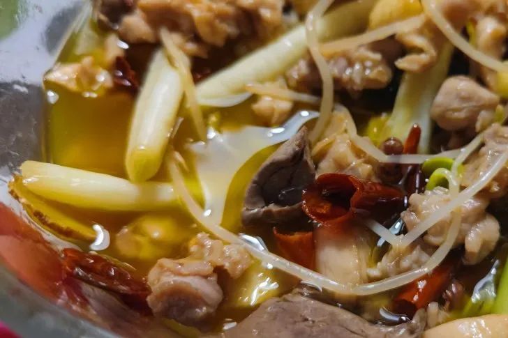 终于炒出了两锅会说自贡话的兔儿