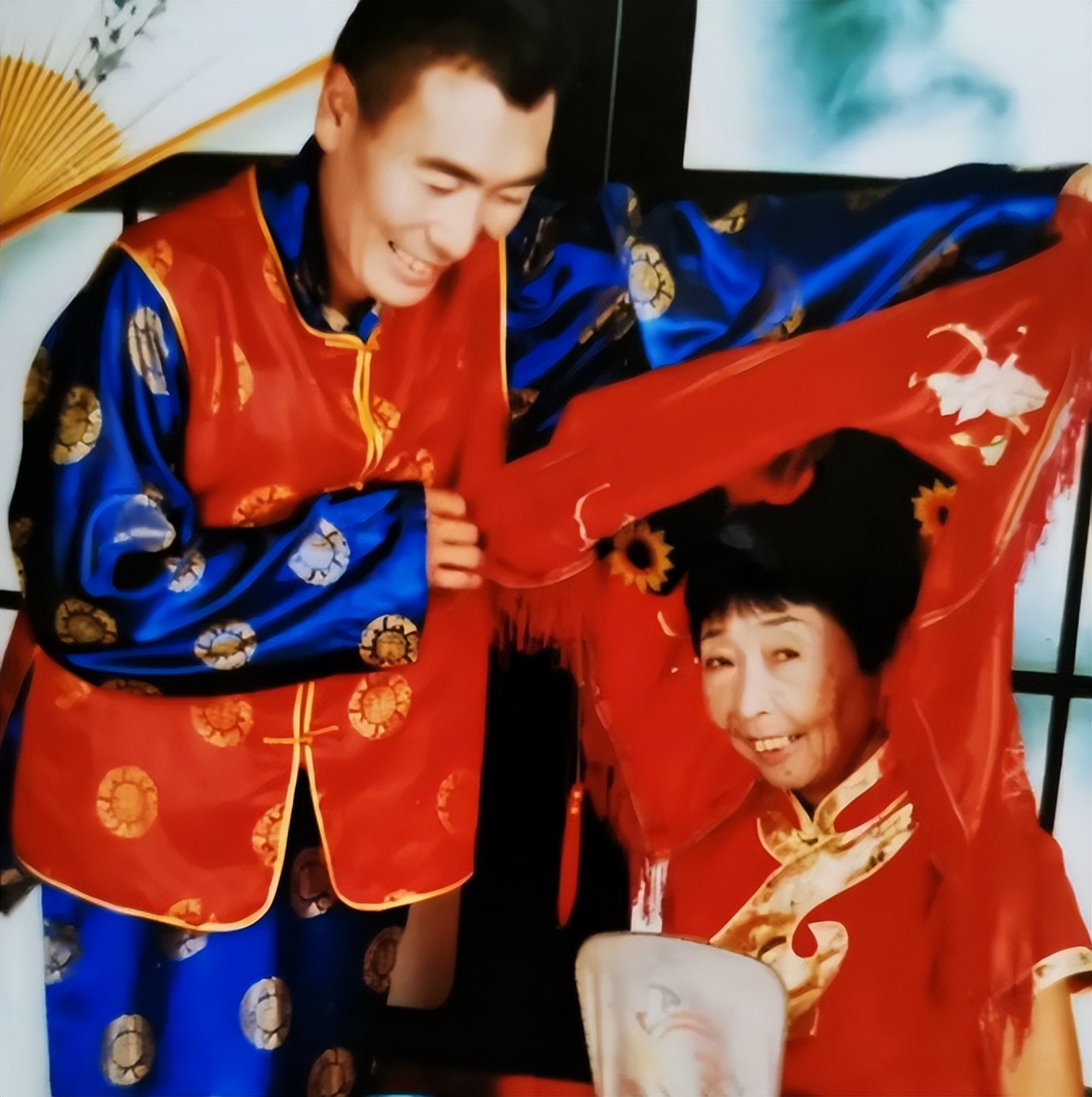 25岁小伙不顾反对娶60岁大妈,26岁小伙非要娶34岁女子完整版