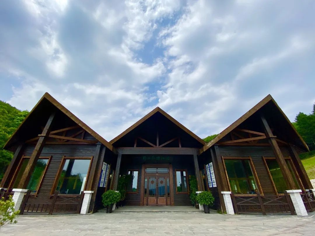 相见恨晚这首歌完整版,原汁原味古色古香的一座小城