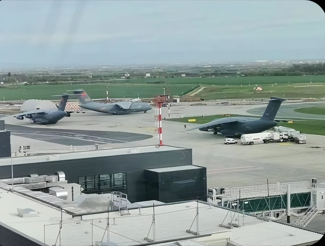 中国战略运输机运40可以运多少人,战略运输机1000吨