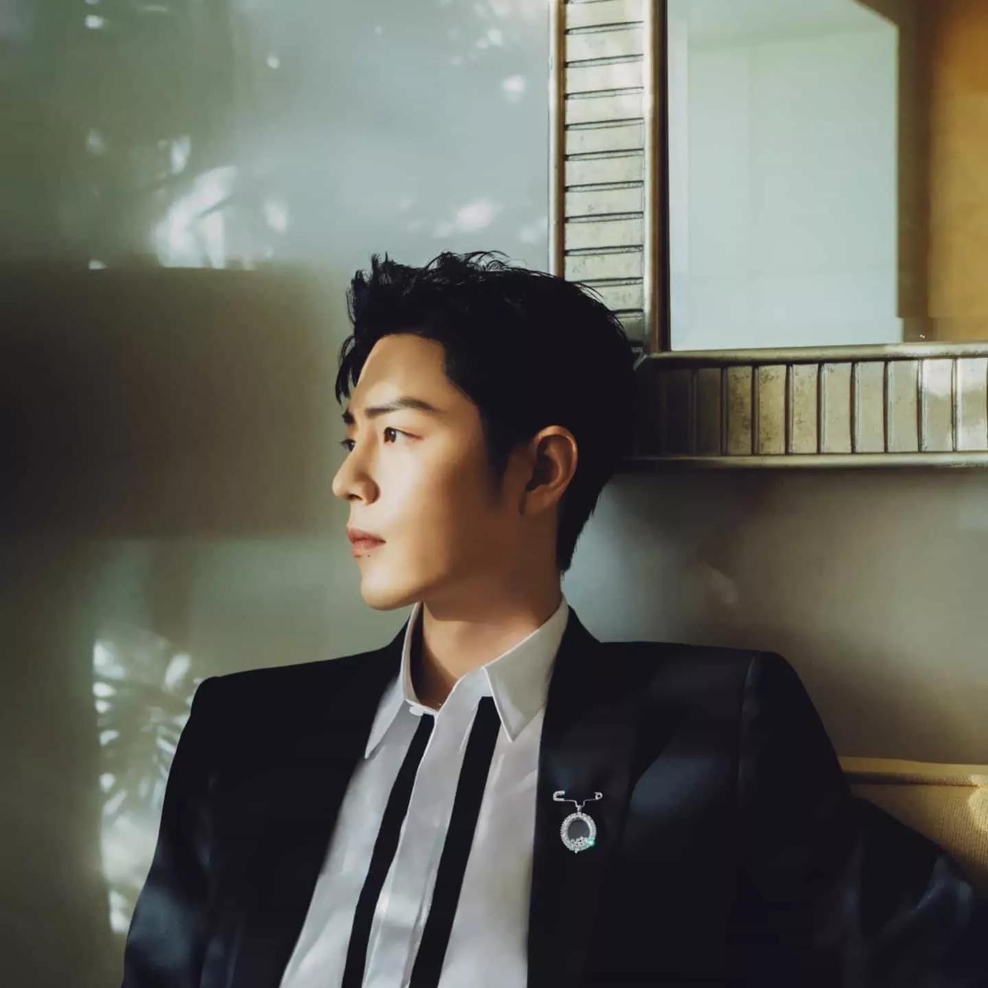 市长父亲被大雨困在饭店,打电话让儿子来接,12块钱当作公车费