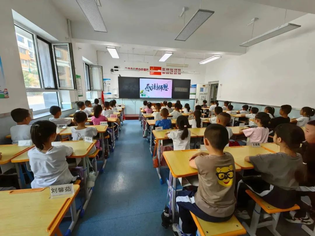 感恩于心践行于行视频,包钢第二十四小2021届