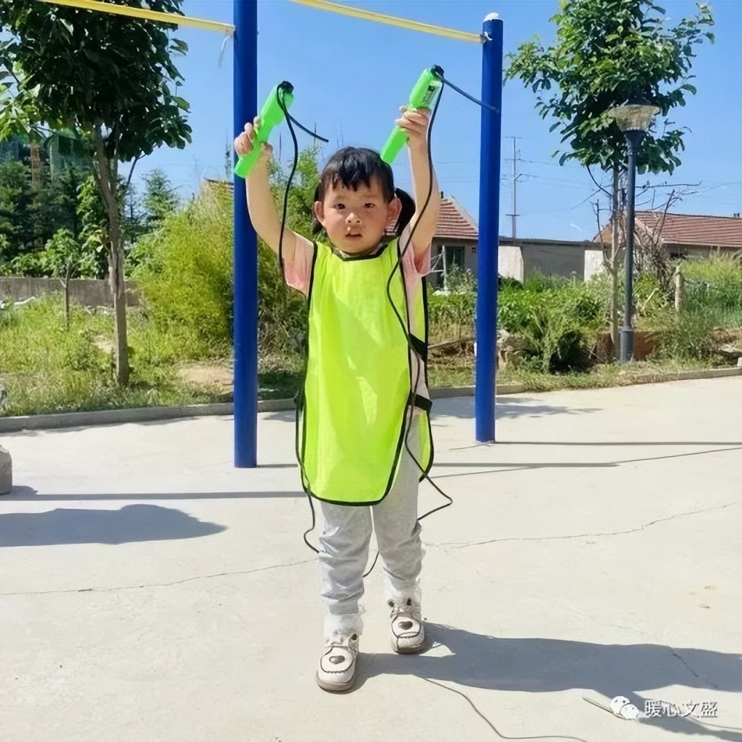 社区联合幼儿园六一趣味运动会,社区迎六一亲子运动会