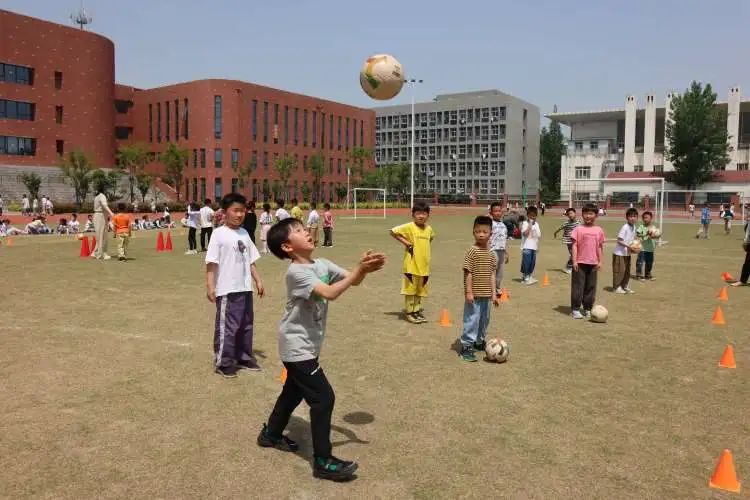 足球点燃激情，绿茵放飞梦想——云龙小学第一届“校长杯”足球赛