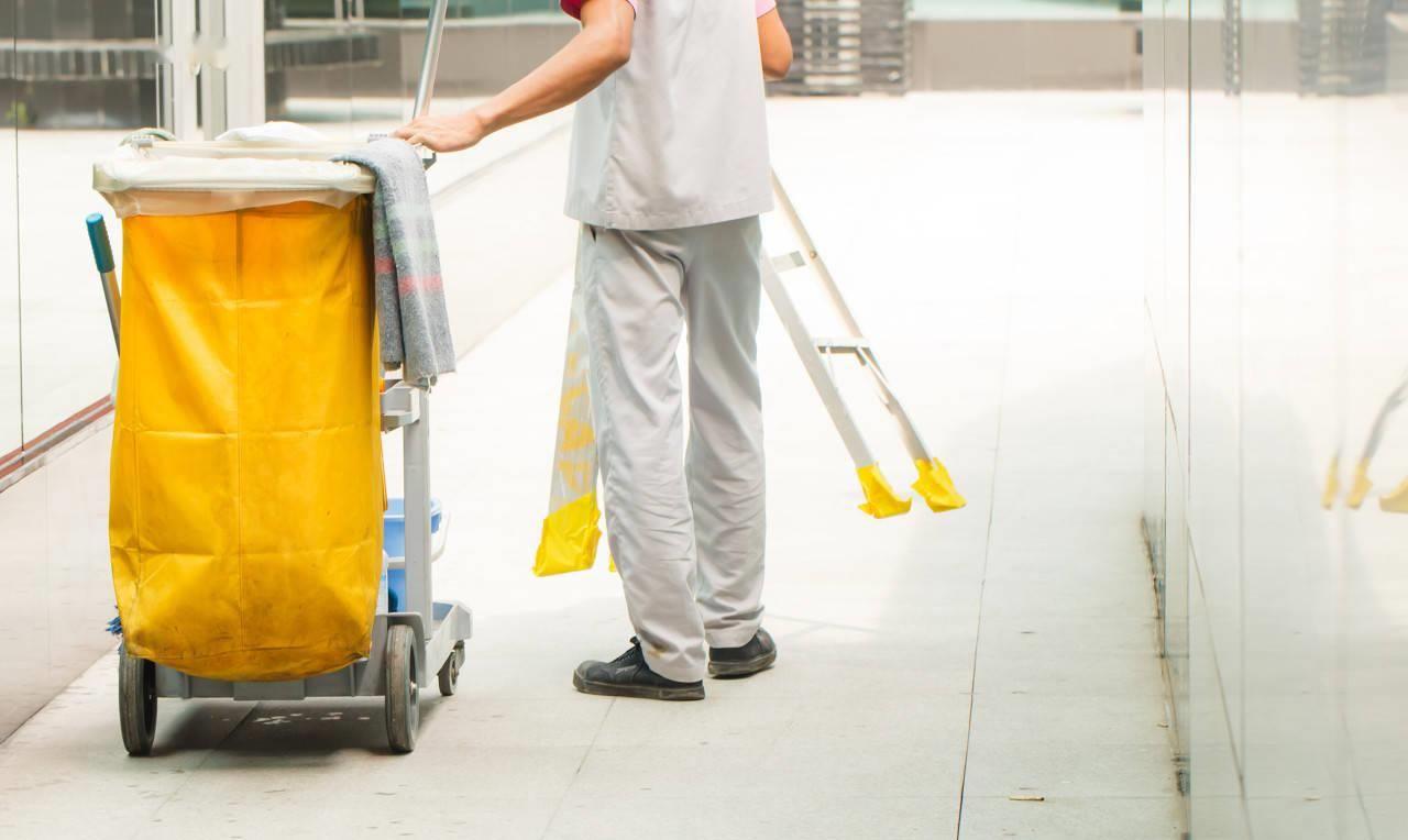 62岁退休老师做保洁员,60岁教师退休当清洁工