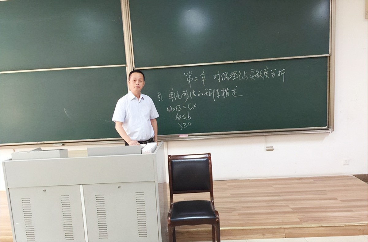 章泽天的丈夫刘强东是谁,章泽天父亲章丽厚