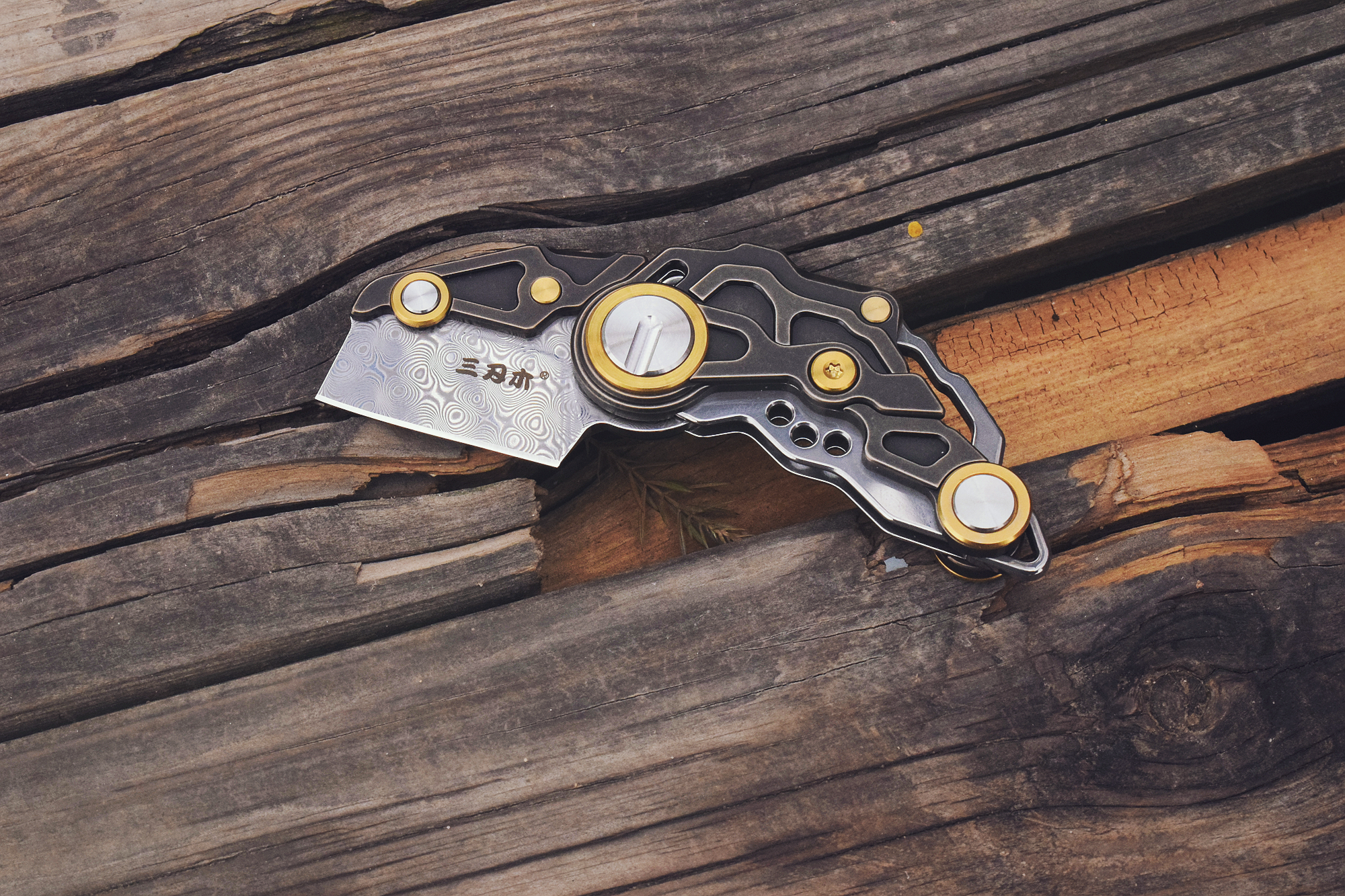 浓浓机甲风，把玩实用两相宜！三刃木大马士革挂脖*刀折**体验