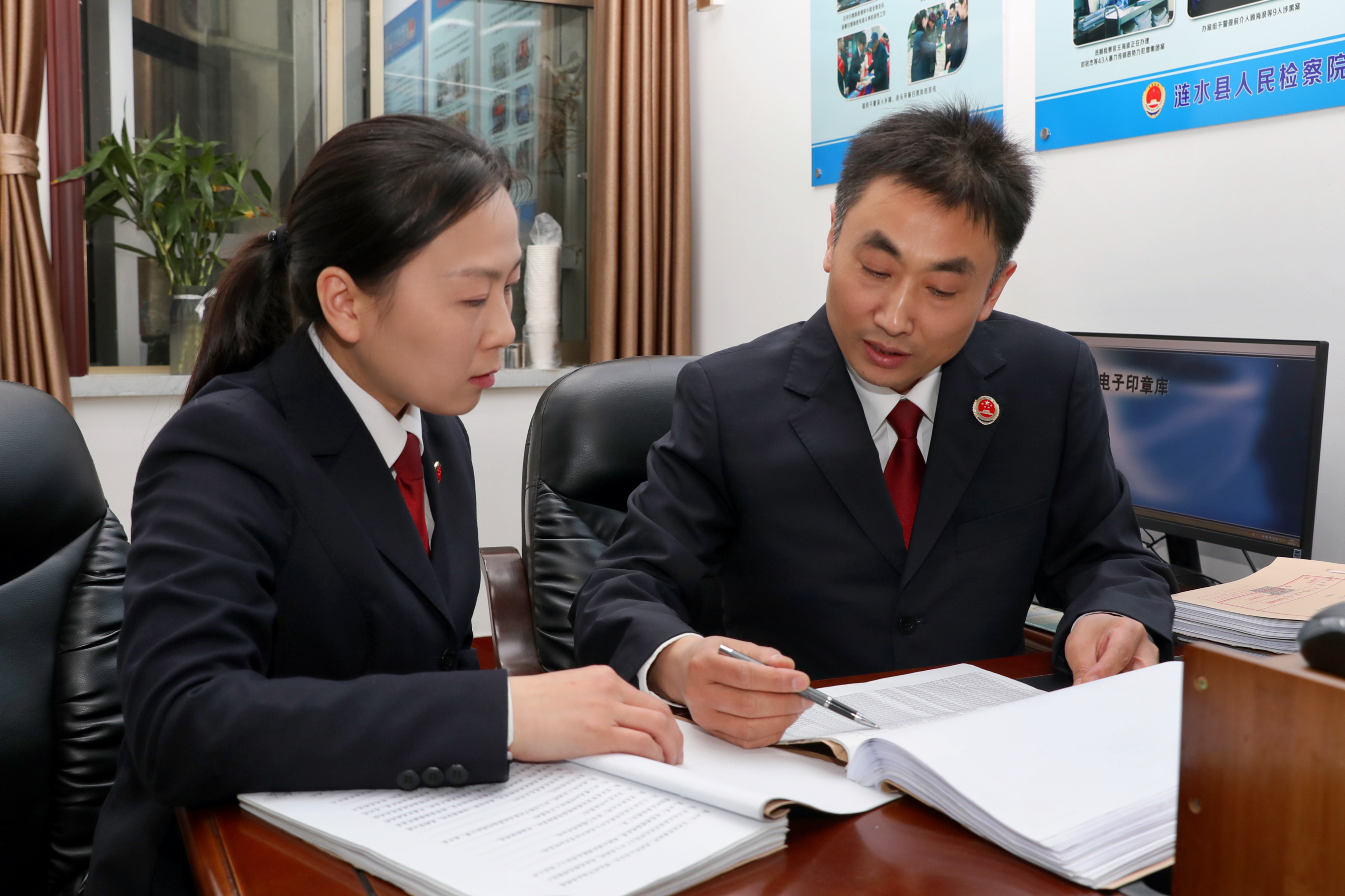 26万册盗版教材被依法扣押，网店卖盗版书竟牵出家族犯罪团伙