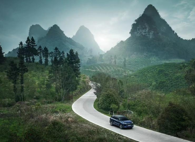 上汽奥迪大型suv奥迪q6,上汽奥迪q62.0t顶配车型上市