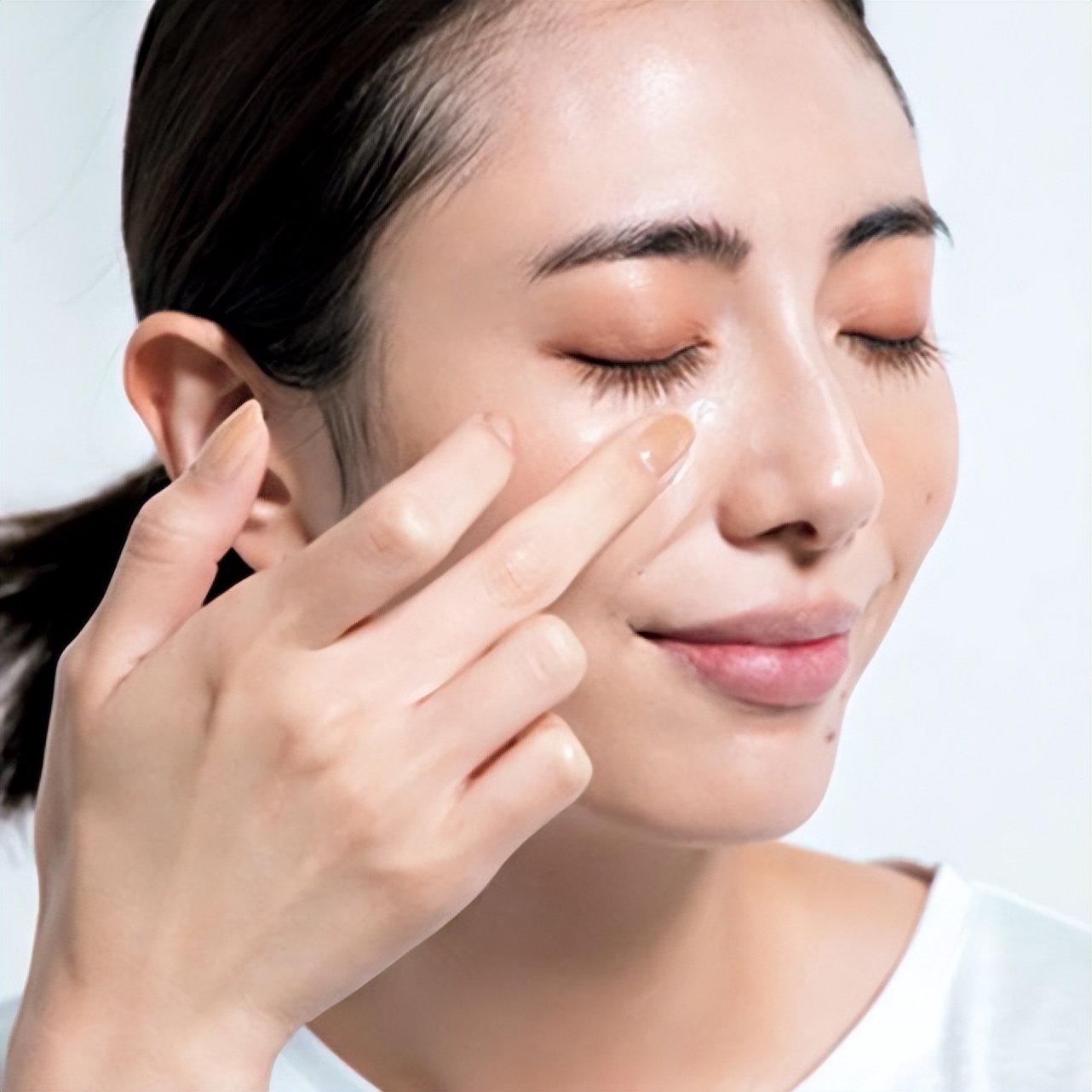 底妆斑驳卡粉不服帖是什么原因,底妆怎么画才会服帖不卡粉斑驳