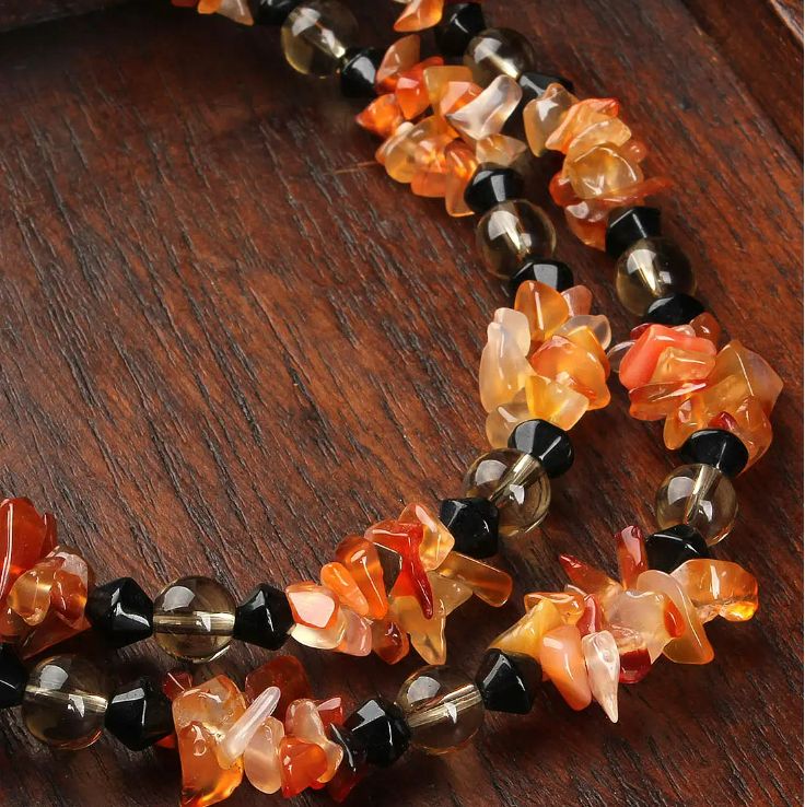 内蒙古草原捡玛瑙石 (内蒙古干涸水库发现五彩石)