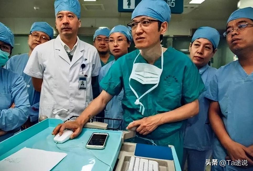 女记者冒死生二胎,记者冒死产子换心脏