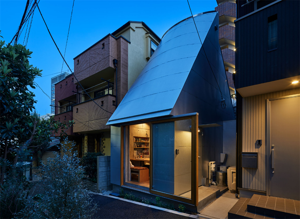 日本小夫妇房子,日本夫妻住进荒宅