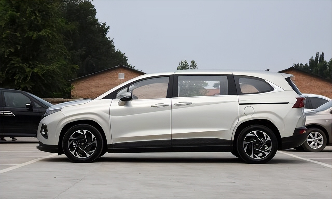 现代库斯途和别克gl8选哪一个,库斯途和gl8哪个零百加速快